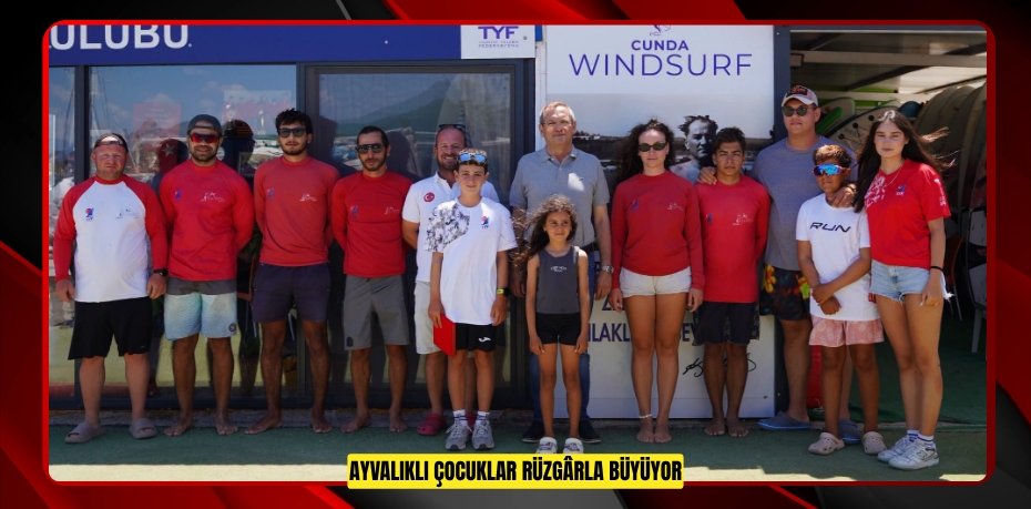 AYVALIKLI ÇOCUKLAR RÜZGÂRLA BÜYÜYOR