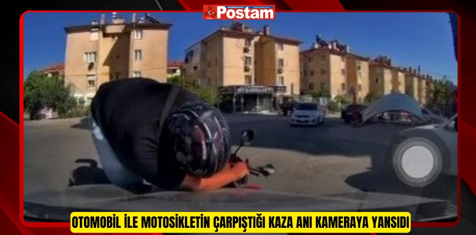 Otomobil ile motosikletin çarpıştığı kaza anı kameraya yansıdı
