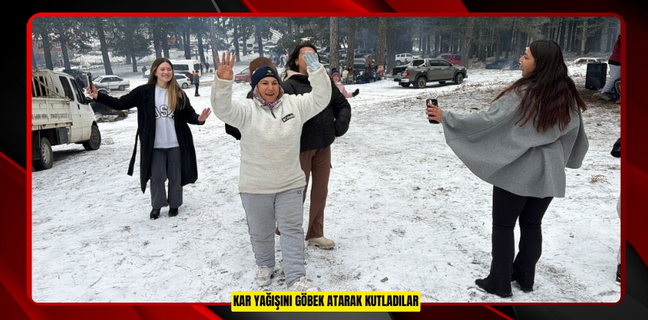 Kar yağışını göbek atarak kutladılar  