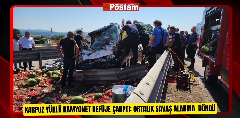 Karpuz yüklü kamyonet refüje çarptı: Ortalık savaş alanına döndü