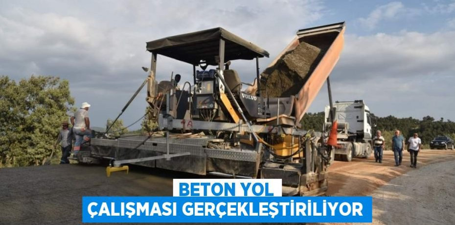 Beton Yol Çalışması Gerçekleştiriliyor
