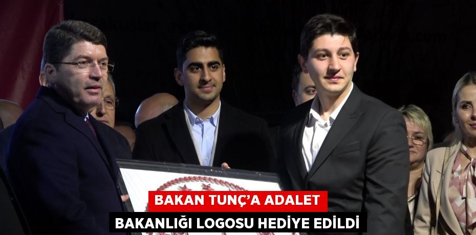 BAKAN TUNÇ’A ADALET BAKANLIĞI LOGOSU HEDİYE EDİLDİ