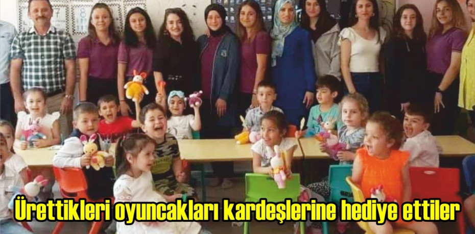 Ürettikleri oyuncakları kardeşlerine hediye ettiler