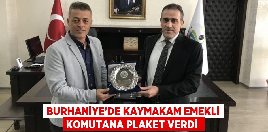 BURHANİYE’DE KAYMAKAM EMEKLİ KOMUTANA PLAKET VERDİ 