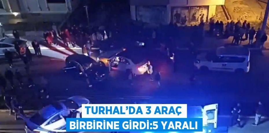 TURHAL’DA 3 ARAÇ BİRBİRİNE GİRDİ:5 YARALI