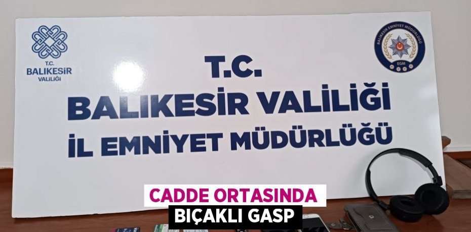 CADDE ORTASINDA BIÇAKLI GASP