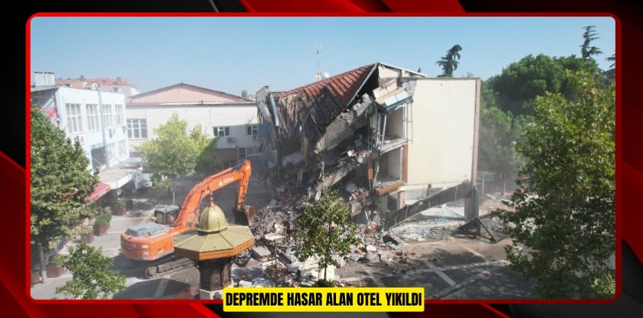 Depremde hasar alan otel yıkıldı
