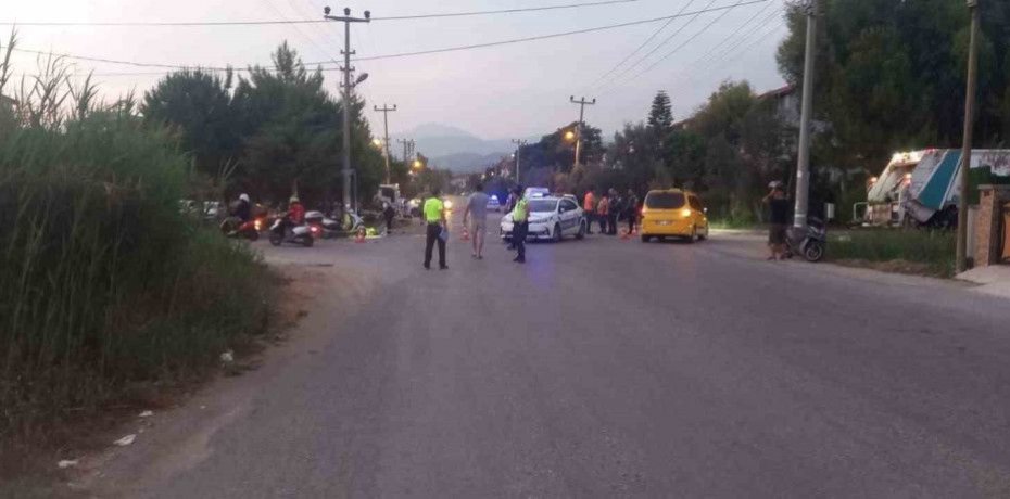 FETHİYE’DE MİNİBÜS, MOTOSİKLETE ÇARPTI; 1 KİŞİ ÖLDÜ