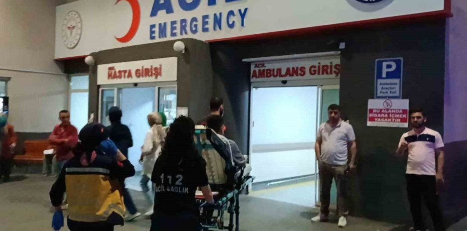 17 YAŞINDAKİ GENÇ SOKAK ORTASINDA ÖNCE DARP EDİLDİ ARDINDAN BIÇAKLANDI