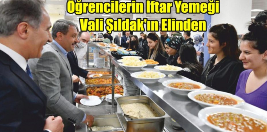 Öğrencilerin İftar Yemeği Vali Şıldak'ın Elinden