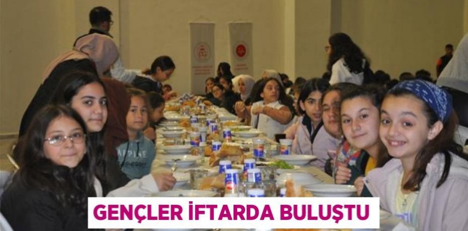 Gençler iftarda buluştu