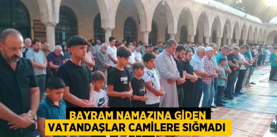BAYRAM NAMAZINA GİDEN VATANDAŞLAR CAMİLERE SIĞMADI