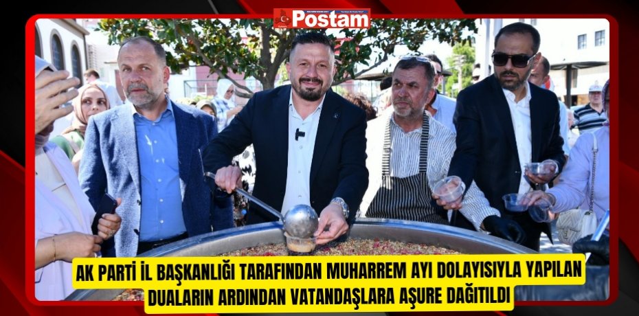 AK Parti İl Başkanlığı tarafından Muharrem ayı dolayısıyla yapılan duaların ardından vatandaşlara aşure dağıtıldı