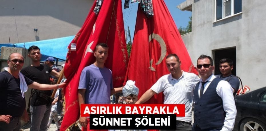 Asırlık bayrakla sünnet şöleni