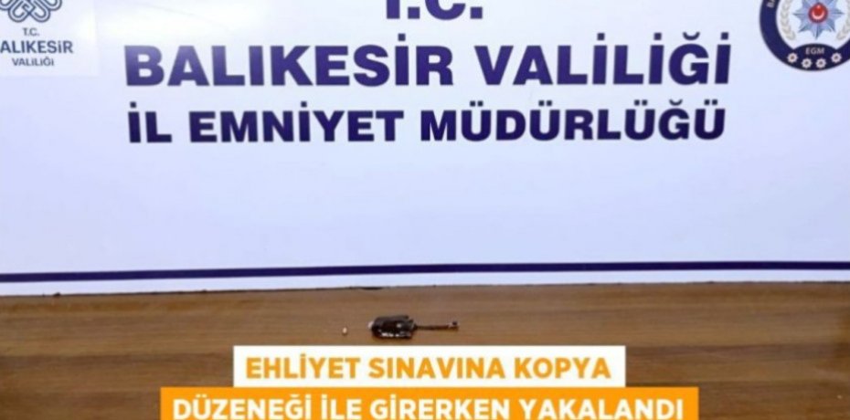 Ehliyet sınavına kopya düzeneği ile girerken yakalandı