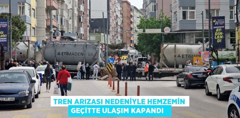 Tren arızası nedeniyle hemzemin geçitte ulaşım kapandı  