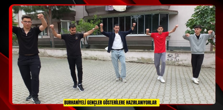 Burhaniyeli gençler gösterilere hazırlanıyorlar  