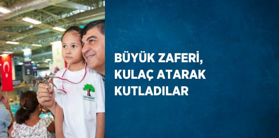 BÜYÜK ZAFERİ, KULAÇ ATARAK KUTLADILAR